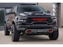 Dodge Ram TRX HELLCAT | 6.2 V8 712PK SUPERCHARGER | RODE STIKSELS | FULLY LOADED | CARBON | CREW CAB | DUBBELE CABINE | 5 PERSOONS | De specialist in Amerikaanse pick‑ups in Nederland en Europa.
