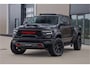 Dodge Ram TRX HELLCAT | 6.2 V8 712PK SUPERCHARGER | RODE STIKSELS | FULLY LOADED | CARBON | CREW CAB | DUBBELE CABINE | 5 PERSOONS | De specialist in Amerikaanse pick‑ups in Nederland en Europa.