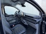 Ford Transit Custom 320 2.5 PHEV | L2 H1 | BLACK PLATINUM | DUBBEL CABINE | TREKHAAK | 360 CAMERA | ADAPTIEVE CRUISE | LEDEREN BEKLEDING | TREEPLANKEN | DUBBELE ZIJSCHUIFDEUREN | BOM VOL | €47.650 EX. BTW