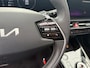 Kia Niro EV ExecutiveLine 64.8 kWh | Meest luxe uitvoering | Head up display | Stoelverwarming en ventilatie | Schuif/ Kantel dak | Cruise Control Adaptief | Carplay | Fabrieksgarantie t/m 4-2032 |