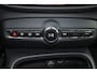 Volvo EX40 Performance Ultra Black Edition 82 kWh - Panorama/schuifdak - IntelliSafe Assist & Surround - 360º Camera - Harman/Kardon audio - Verwarmde voorstoelen, stuur & achterbank - Parkeersensoren voor & achter - Draadloze tel. lader - Warmtepomp - Extra getint glas - Inklapbare trekhaak - 20' LMV