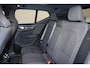 Volvo EX40 Performance Ultra Black Edition 82 kWh - Panorama/schuifdak - IntelliSafe Assist & Surround - 360º Camera - Harman/Kardon audio - Verwarmde voorstoelen, stuur & achterbank - Parkeersensoren voor & achter - Draadloze tel. lader - Warmtepomp - Extra getint glas - Inklapbare trekhaak - 20' LMV