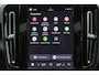 Volvo EX40 Performance Ultra Black Edition 82 kWh - Panorama/schuifdak - IntelliSafe Assist & Surround - 360º Camera - Harman/Kardon audio - Verwarmde voorstoelen, stuur & achterbank - Parkeersensoren voor & achter - Draadloze tel. lader - Warmtepomp - Extra getint glas - Inklapbare trekhaak - 20' LMV