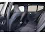 Volvo EX40 Performance Ultra Black Edition 82 kWh - Panorama/schuifdak - IntelliSafe Assist & Surround - 360º Camera - Harman/Kardon audio - Verwarmde voorstoelen, stuur & achterbank - Parkeersensoren voor & achter - Draadloze tel. lader - Warmtepomp - Extra getint glas - Inklapbare trekhaak - 20' LMV