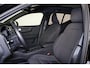 Volvo EX40 Performance Ultra Black Edition 82 kWh - Panorama/schuifdak - IntelliSafe Assist & Surround - 360º Camera - Harman/Kardon audio - Verwarmde voorstoelen, stuur & achterbank - Parkeersensoren voor & achter - Draadloze tel. lader - Warmtepomp - Extra getint glas - Inklapbare trekhaak - 20' LMV