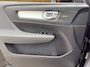 Volvo XC40 2.0 B4 Plus Dark | Harman Kardon | Stoel + Stuur Verwarming | Trekhaak | Camera | BLIS | Keyless Start / Entry |