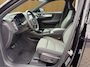 Volvo XC40 2.0 B4 Plus Dark | Harman Kardon | Stoel + Stuur Verwarming | Trekhaak | Camera | BLIS | Keyless Start / Entry |