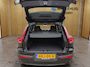 Volvo XC40 2.0 B4 Plus Dark | Harman Kardon | Stoel + Stuur Verwarming | Trekhaak | Camera | BLIS | Keyless Start / Entry |
