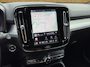 Volvo XC40 2.0 B4 Plus Dark | Harman Kardon | Stoel + Stuur Verwarming | Trekhaak | Camera | BLIS | Keyless Start / Entry |