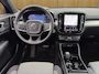 Volvo XC40 2.0 B4 Plus Dark | Harman Kardon | Stoel + Stuur Verwarming | Trekhaak | Camera | BLIS | Keyless Start / Entry |