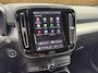 Volvo XC40 2.0 B4 Plus Dark | Harman Kardon | Stoel + Stuur Verwarming | Trekhaak | Camera | BLIS | Keyless Start / Entry |