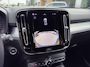 Volvo XC40 2.0 B4 Plus Dark | Harman Kardon | Stoel + Stuur Verwarming | Trekhaak | Camera | BLIS | Keyless Start / Entry |