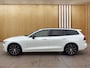 Volvo V60 2.0 T8 Plug-in hybrid AWD Plus Dark | Harman Kardon | Stoel + Stuur Verwarming | Panoramadak | Trekhaak | 360 Camera |