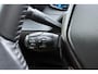 Peugeot e-208 EV Allure 50 kWh | SOH: 99% | Climate control | Cruise control | Achteruitrij camera | Full map navigatie | Stof/kunstlederen bekleding | Apple Carplay/Android Auto