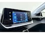 Peugeot e-208 EV Allure 50 kWh | SOH: 99% | Climate control | Cruise control | Achteruitrij camera | Full map navigatie | Stof/kunstlederen bekleding | Apple Carplay/Android Auto