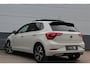 Volkswagen Polo 1.0 TSI 2x R-Line | Panoramadak | Beats by DRE | Dode hoek assistentie | Camera | Ascot Grau | Stoelverwarming |