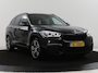 BMW X1 sDrive20i High Executive M-sport | Leder | Memory | Harman/Kardon | Head-up | Cruise control | Stoelverwarming | Climate control | Navigatie | Bluetooth | Park assist | Elektrische achterklep