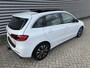 Mercedes-Benz B-klasse 200 Panorama Trekhaak Widescreen Multibeam Mercedes-Benz B-klasse 200 Business Solution AMG