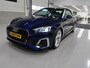 Audi A5 Cabriolet 40 TFSI Launch edition Sport S-Line Matrix Nekverwarming Trekhaak 3-Zone airco Digitaal Camera ACC Navigatie Automaat Alcantara Massagestoelen App connect 19 inch Sportvelgen Navarrablauw metallic Nieuwstaat