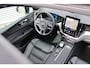Volvo XC60 T6 Plug-in hybrid AWD Ultra Black Edition | Luchtvering | Trekhaak | Panoramadak | Verwarmbare voorstoelen, achterbank en  stuurwiel | Head-up display | Premium audio by Harman Kardon | Apple carplay/Android auto