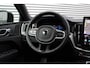 Volvo XC60 T6 Plug-in hybrid AWD Ultra Black Edition | Luchtvering | Trekhaak | Panoramadak | Verwarmbare voorstoelen, achterbank en  stuurwiel | Head-up display | Premium audio by Harman Kardon | Apple carplay/Android auto