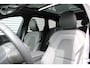 Volvo XC60 T6 Plug-in hybrid AWD Ultra Black Edition | Luchtvering | Trekhaak | Panoramadak | Verwarmbare voorstoelen, achterbank en  stuurwiel | Head-up display | Premium audio by Harman Kardon | Apple carplay/Android auto