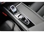 Volvo XC60 T6 Plug-in hybrid AWD Ultra Black Edition | Luchtvering | Trekhaak | Panoramadak | Verwarmbare voorstoelen, achterbank en  stuurwiel | Head-up display | Premium audio by Harman Kardon | Apple carplay/Android auto