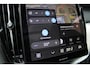 Volvo XC60 T6 Plug-in hybrid AWD Ultra Black Edition | Luchtvering | Trekhaak | Panoramadak | Verwarmbare voorstoelen, achterbank en  stuurwiel | Head-up display | Premium audio by Harman Kardon | Apple carplay/Android auto