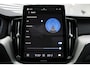 Volvo XC60 T6 Plug-in hybrid AWD Ultra Black Edition | Luchtvering | Trekhaak | Panoramadak | Verwarmbare voorstoelen, achterbank en  stuurwiel | Head-up display | Premium audio by Harman Kardon | Apple carplay/Android auto
