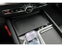 Volvo XC60 T6 Plug-in hybrid AWD Ultra Black Edition | Luchtvering | Trekhaak | Panoramadak | Verwarmbare voorstoelen, achterbank en  stuurwiel | Head-up display | Premium audio by Harman Kardon | Apple carplay/Android auto