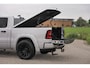 Dodge Ram HUD | 420PK | LUCHTVERING | PANO | PASSAGIERSSCHERM | BOM EN BOM VOL | Comfortabele Dubbele Cabine met Royale 5 Zitplaatsen | DODGE RAM PREMIUM LARAMIE EDITION | Voorraad Nr 2230 - 8765 | De specialist in Amerikaanse pick‑ups in Nederland en Europa.