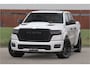 Dodge Ram HUD | 420PK | LUCHTVERING | PANO | PASSAGIERSSCHERM | BOM EN BOM VOL | Comfortabele Dubbele Cabine met Royale 5 Zitplaatsen | DODGE RAM PREMIUM LARAMIE EDITION | Voorraad Nr 2230 - 8765 | De specialist in Amerikaanse pick‑ups in Nederland en Europa.