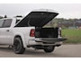 Dodge Ram HUD | 420PK | LUCHTVERING | PANO | PASSAGIERSSCHERM | BOM EN BOM VOL | Comfortabele Dubbele Cabine met Royale 5 Zitplaatsen | DODGE RAM PREMIUM LARAMIE EDITION | Voorraad Nr 2230 - 8765 | De specialist in Amerikaanse pick‑ups in Nederland en Europa.