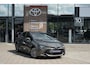 Toyota Corolla 1.8 Hybrid Dynamic Automaat | Apple Carplay / Android auto | Stoelverwarming | 7 inch digitaal instrumentenpaneel | Regensensor | Automatisch dimmende binnenspiegel | Schakelflippers achter stuur (al