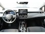 Toyota Corolla 1.8 Hybrid Dynamic Automaat | Apple Carplay / Android auto | Stoelverwarming | 7 inch digitaal instrumentenpaneel | Regensensor | Automatisch dimmende binnenspiegel | Schakelflippers achter stuur (al