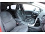 Volvo V40 T3 Momentum Achteruitrijcamera | Cruise control | Regensensor | Bluetooth telefoonverbinding | Keyless start