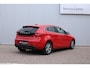 Volvo V40 T3 Momentum Achteruitrijcamera | Cruise control | Regensensor | Bluetooth telefoonverbinding | Keyless start