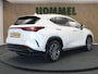 Lexus NX 350h AWD Luxury Line - ALARM KLASSE 3 - PARKEER SENSOREN VOOR EN ACHTER - DODEHOEK DETECTIE - KEYLESS ENRTY & START - STOEL EN STUUR VERWARMING - NAVIGATIE - APPLE CARPLAY/ANDROID AUTO