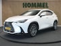 Lexus NX 350h AWD Luxury Line - ALARM KLASSE 3 - PARKEER SENSOREN VOOR EN ACHTER - DODEHOEK DETECTIE - KEYLESS ENRTY & START - STOEL EN STUUR VERWARMING - NAVIGATIE - APPLE CARPLAY/ANDROID AUTO