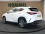 Lexus NX 350h AWD Luxury Line - ALARM KLASSE 3 - PARKEER SENSOREN VOOR EN ACHTER - DODEHOEK DETECTIE - KEYLESS ENRTY & START - STOEL EN STUUR VERWARMING - NAVIGATIE - APPLE CARPLAY/ANDROID AUTO