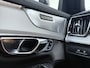 Volvo XC90 T8 Plug-in hybrid AWD Ultra Black Edition / Luchtvering / B&W audio / Geventileerd leder / Trekhaak / 21inch / Google navigatie / Schuif-kanteldak.