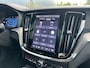 Volvo V60 2.0 T8 Plug-in hybrid AWD Plus Dark | Panoramadak | Trekhaak | HUD | Harman/Kardon |