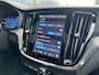 Volvo V60 2.0 T8 Plug-in hybrid AWD Plus Dark | Panoramadak | Trekhaak | HUD | Harman/Kardon |