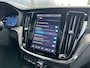Volvo V60 2.0 T8 Plug-in hybrid AWD Plus Dark | Panoramadak | Trekhaak | HUD | Harman/Kardon |