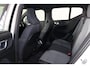 Volvo XC40 T2 Business Pro - IntelliSafe Assist & Surround - Adaptive Cruise Control - Parkeercamera achter - High Performance audio - Navigatie - Parkeer assistent - 19' LMV