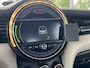 MINI Cooper Cabrio 1.5 136 pk Automaat JCW Navigatie Head-Up Display Harman Kardon Audio Sportstoelen leder Stoelverwarming Led Koplampen 18 Inch Velgen Parkeersensoren NL Auto John Cooper Works Pakket