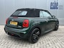 MINI Cooper Cabrio 1.5 136 pk Automaat JCW Navigatie Head-Up Display Harman Kardon Audio Sportstoelen leder Stoelverwarming Led Koplampen 18 Inch Velgen Parkeersensoren NL Auto John Cooper Works Pakket