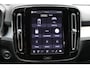 Volvo XC40 B4 Plus Dark | Trekhaak | Verwarmbare voorstoelen en voorruit | Premium audio by Harman Kardon | Apple carplay/Android auto | Adaptieve cruise control