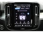 Volvo XC40 B4 Plus Dark | Trekhaak | Verwarmbare voorstoelen en voorruit | Premium audio by Harman Kardon | Apple carplay/Android auto | Adaptieve cruise control