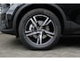 Volvo XC40 B4 Plus Dark | Trekhaak | Verwarmbare voorstoelen en voorruit | Premium audio by Harman Kardon | Apple carplay/Android auto | Adaptieve cruise control